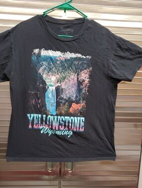 Yellowstone Wyoming Graphic Tee - Black